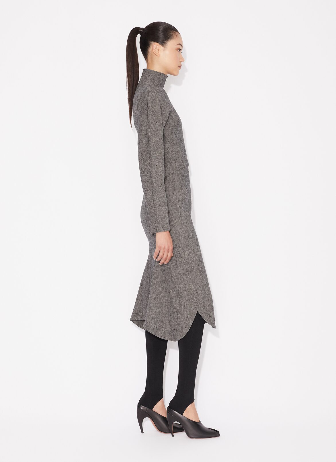CHAQUETA CORTA DE CUELLO ALTO ALAÏA GRIS CHAQUETA CORTA DE CUELLO ALTO